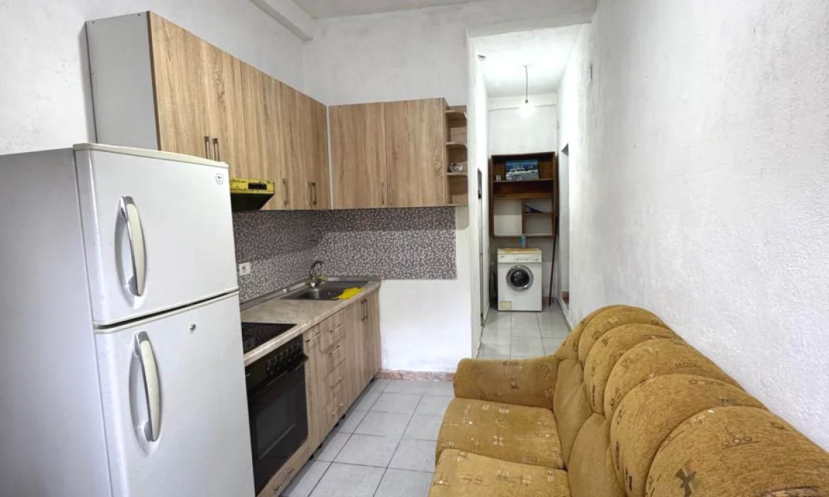 Shtepi me qera Apartament ne Tirane, 1+1, Mobilimi E mobiluar, Pagesa 300  Euro.