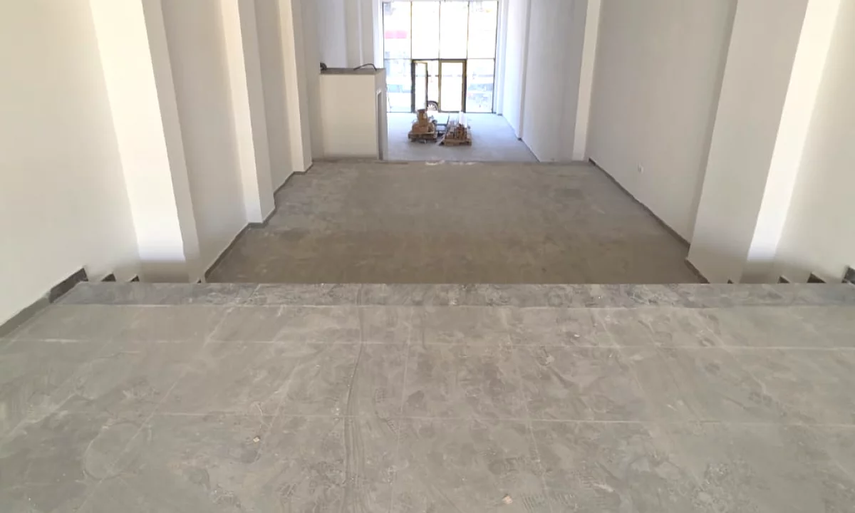 Jepet me Qira Ambient Biznesi – Rruga e Barrikadave!!!