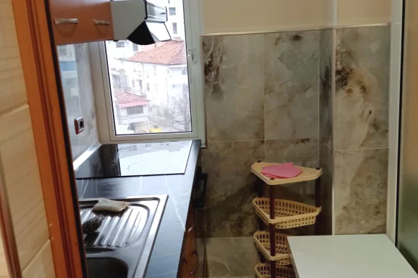 Shtepi me qera Apartament ne Tirane, Garsoniere, Mobilimi E mobiluar, Pagesa 400  Euro.