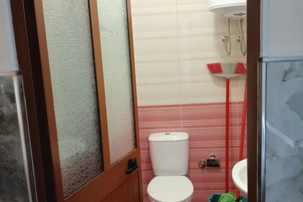 Shtepi me qera Apartament ne Tirane, Garsoniere, Mobilimi E mobiluar, Pagesa 400  Euro.