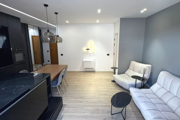 Shtepi me qera 2+1 ne Tirane - 2,000 Euro