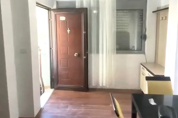 Shtepi me qera Apartament ne Tirane, 1+1, Mobilimi E mobiluar, Pagesa 400  Euro.