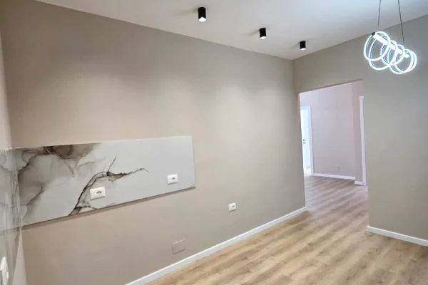 Shtepi ne shitje Apartament ne Tirane, 2+1, Mobilimi E mobiluar, Pagesa 230,000  Euro.