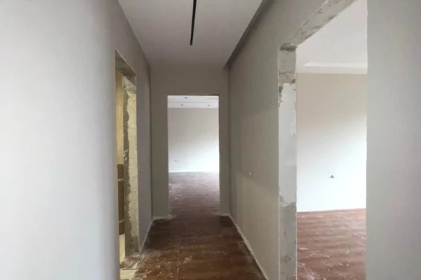 Shtepi ne shitje Apartament ne Tirane, 2+1, Mobilimi Bosh, pa mobiluar, Pagesa 288,000  Euro.