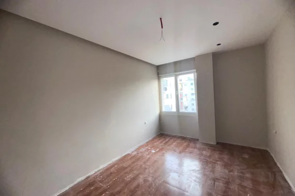 Shtepi ne shitje Apartament ne Tirane, 2+1, Mobilimi Bosh, pa mobiluar, Pagesa 288,000  Euro.