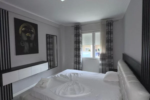 Shtepi ne shitje Apartament ne Tirane, 1+1, Mobilimi Bosh, pa mobiluar, Pagesa 133,000  Euro.