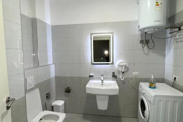 Shtepi ne shitje Apartament ne Tirane, 1+1, Mobilimi Bosh, pa mobiluar, Pagesa 133,000  Euro.