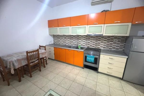 Shtepi me qera Apartament ne Tirane, 1+1, Mobilimi E mobiluar, Pagesa 350  Euro.