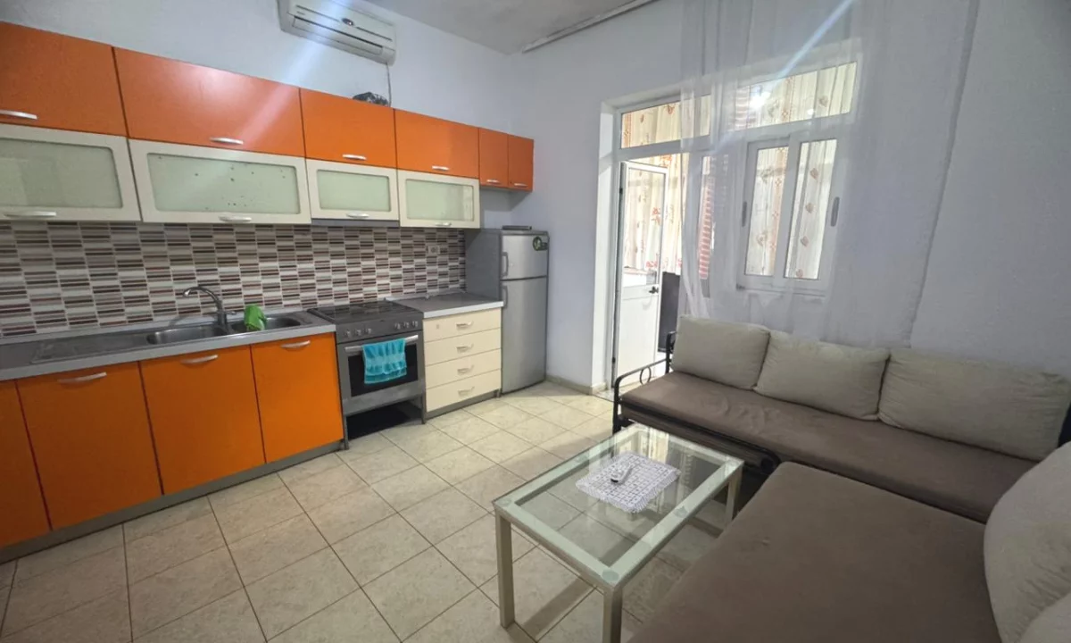 Shtepi me qera Apartament ne Tirane, 1+1, Mobilimi E mobiluar, Pagesa 350  Euro.