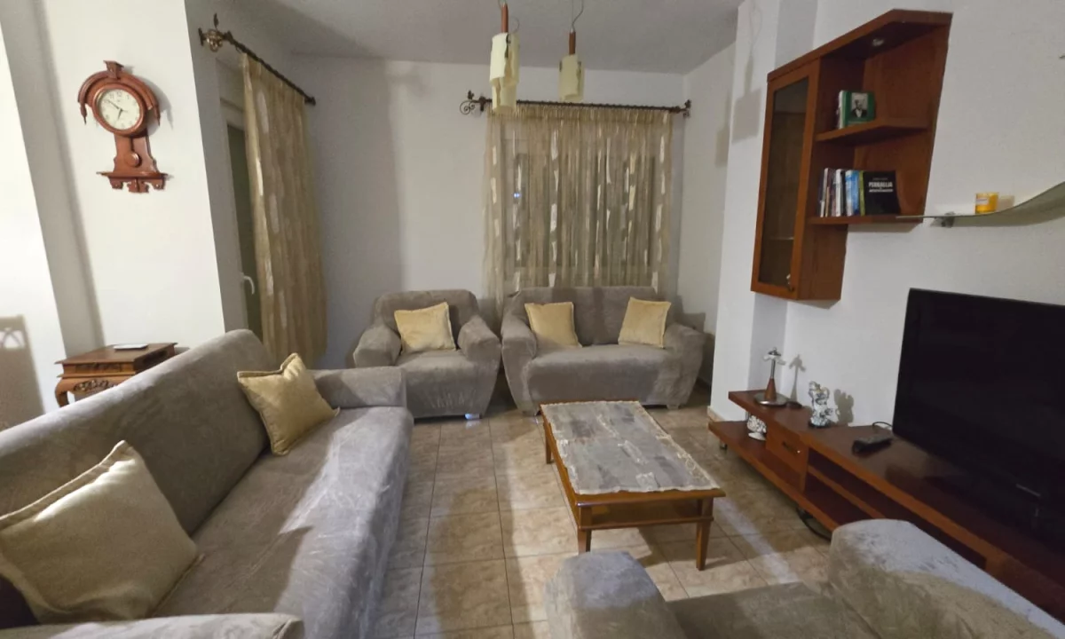 Shtepi me qera Apartament ne Tirane, 2+1, Mobilimi E mobiluar, Pagesa 550  Euro.