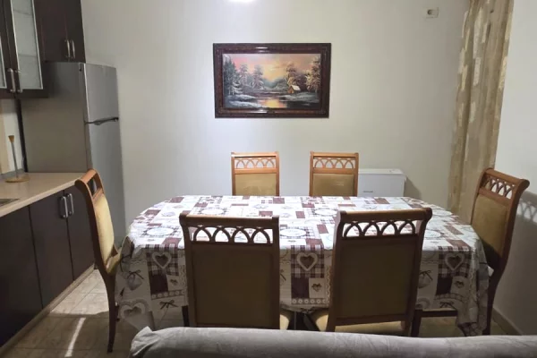 Shtepi me qera Apartament ne Tirane, 2+1, Mobilimi E mobiluar, Pagesa 550  Euro.