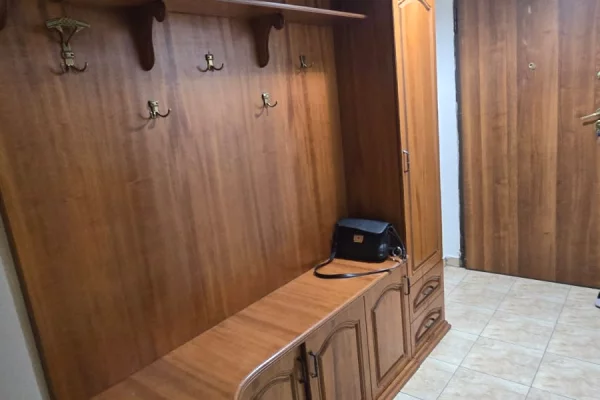 Shtepi me qera Apartament ne Tirane, 2+1, Mobilimi E mobiluar, Pagesa 550  Euro.