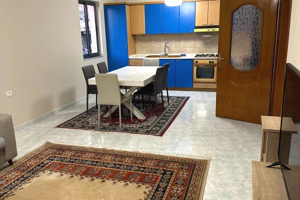 Appartamento in affitto a Tirana 2+1, Arredato