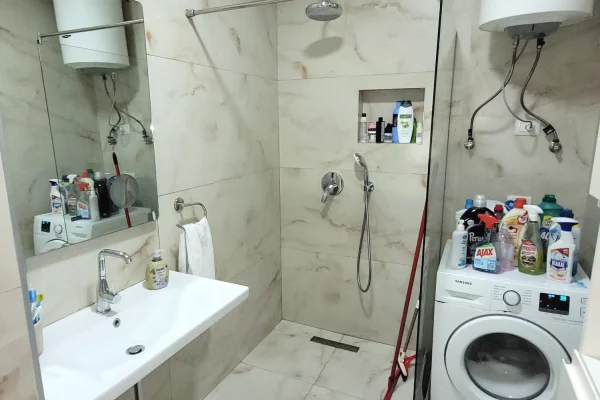 Shtepi me qera Apartament ne Tirane, 2+1, Mobilimi E mobiluar, Pagesa 600  Euro.