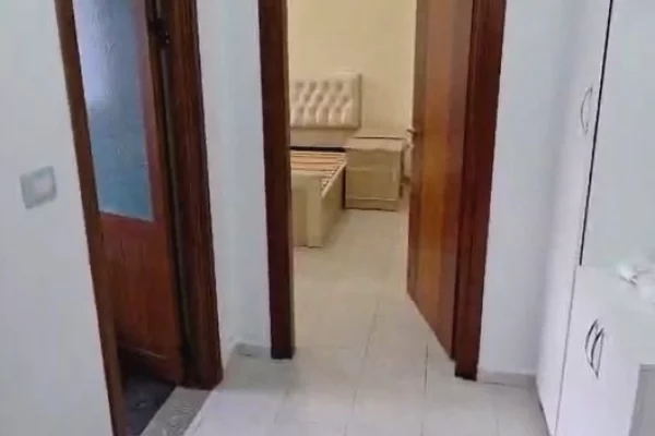 Shtepi me qera Apartament ne Tirane, 1+1, Mobilimi E mobiluar, Pagesa 650  Euro.