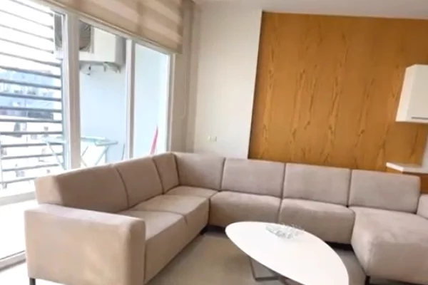 Appartamento in vendita a Tirana 2+1, Arredato