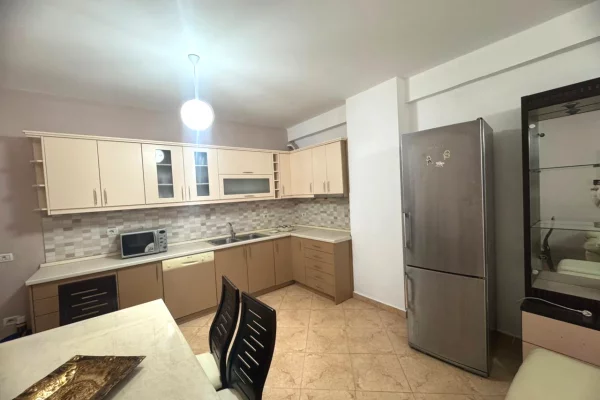 Appartamento in affitto a Tirana 2+1, Arredato