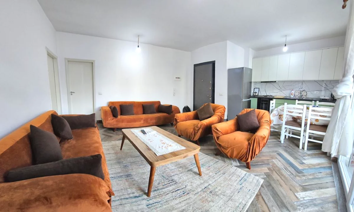 Appartamento in affitto a Tirana 1+1, Arredato