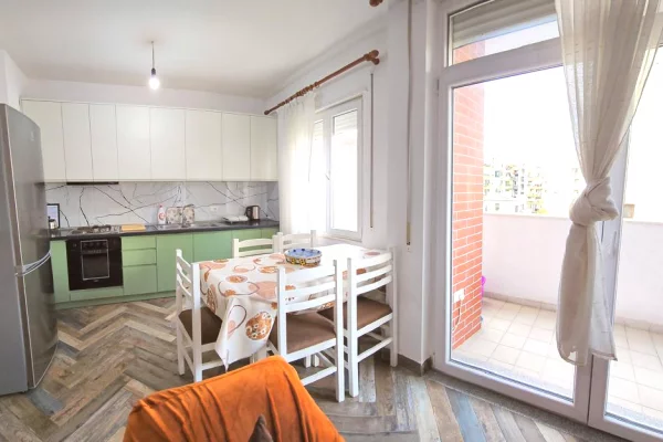 Appartamento in affitto a Tirana 1+1, Arredato