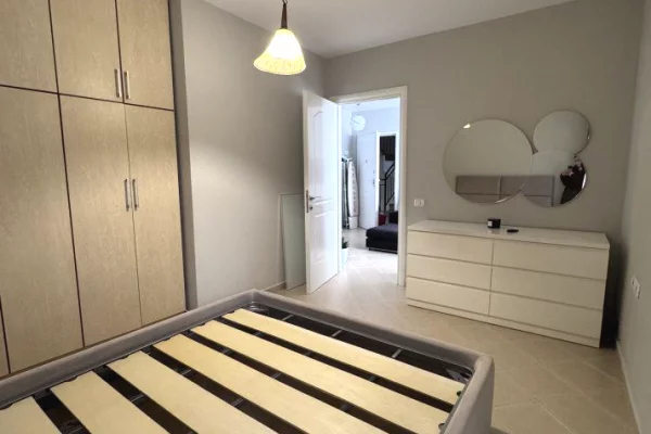 Shtepi me qera Apartament ne Tirane, 1+1, Mobilimi E mobiluar, Pagesa 600  Euro.