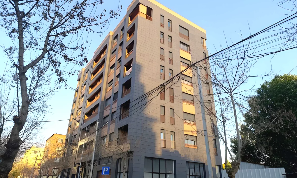 Shtepi ne shitje Apartament ne Tirane, 3+1, Mobilimi Bosh, pa mobiluar, Pagesa 185,500  Euro.