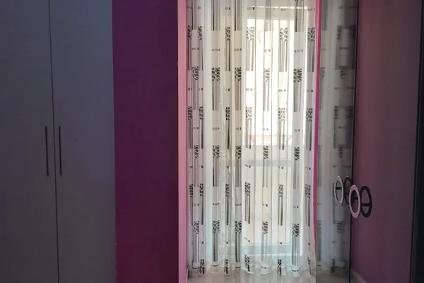 Shtepi me qera Apartament ne Tirane, 2+1, Mobilimi E mobiluar, Pagesa 500  Euro.