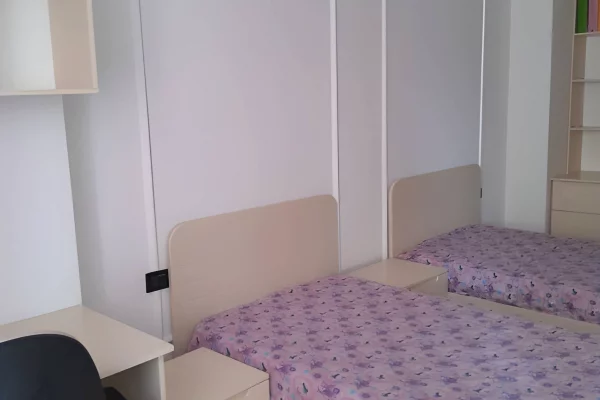 Shtepi me qera Apartament ne Tirane, 2+1, Mobilimi E mobiluar, Pagesa 500  Euro.