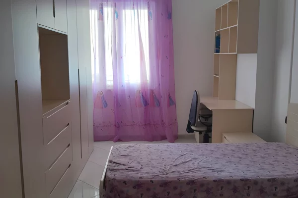 Shtepi me qera Apartament ne Tirane, 2+1, Mobilimi E mobiluar, Pagesa 500  Euro.