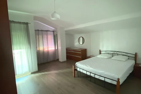 Shtepi me qera Apartament ne Tirane, 1+1, Mobilimi E mobiluar, Pagesa 600  Euro.