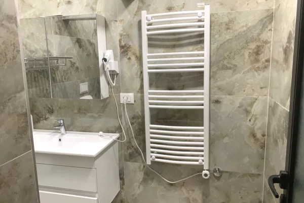 Shtepi me qera Apartament ne Tirane, 2+1, Mobilimi E mobiluar, Pagesa 800  Euro.