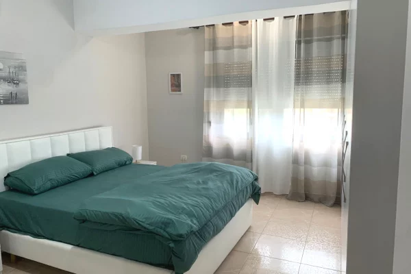 Shtepi me qera Apartament ne Tirane, 2+1, Mobilimi E mobiluar, Pagesa 550  Euro.