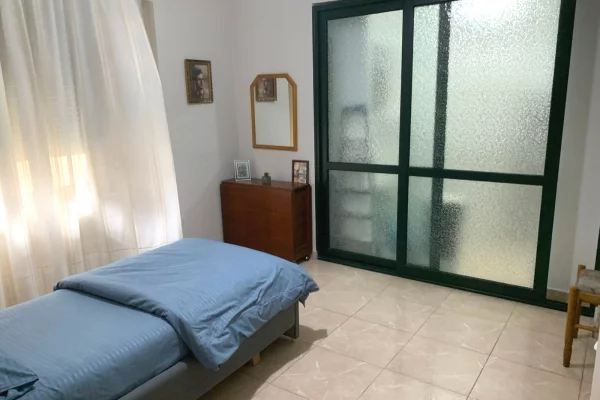 Shtepi me qera Apartament ne Tirane, 2+1, Mobilimi E mobiluar, Pagesa 550  Euro.