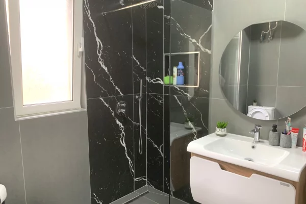 Shtepi me qera Apartament ne Tirane, 2+1, Mobilimi E mobiluar, Pagesa 550  Euro.