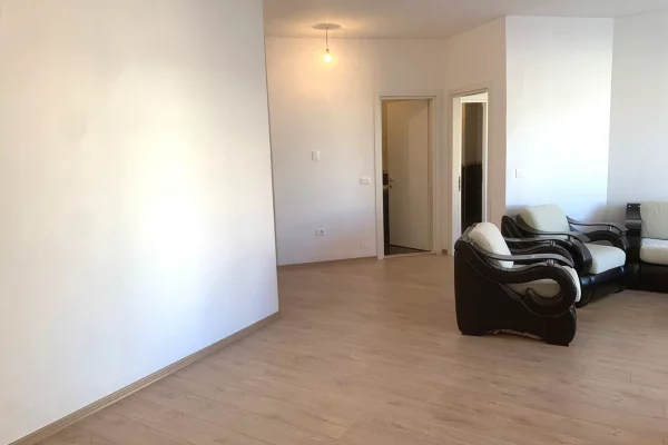 Shtepi ne shitje Apartament ne Tirane, 2+1, Mobilimi Pjeserisht e mobiluar, Pagesa 140,000  Euro.