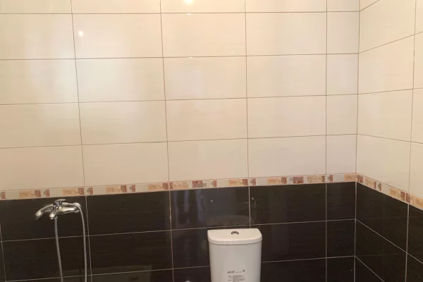 Shtepi ne shitje Apartament ne Tirane, 2+1, Mobilimi Pjeserisht e mobiluar, Pagesa 140,000  Euro.