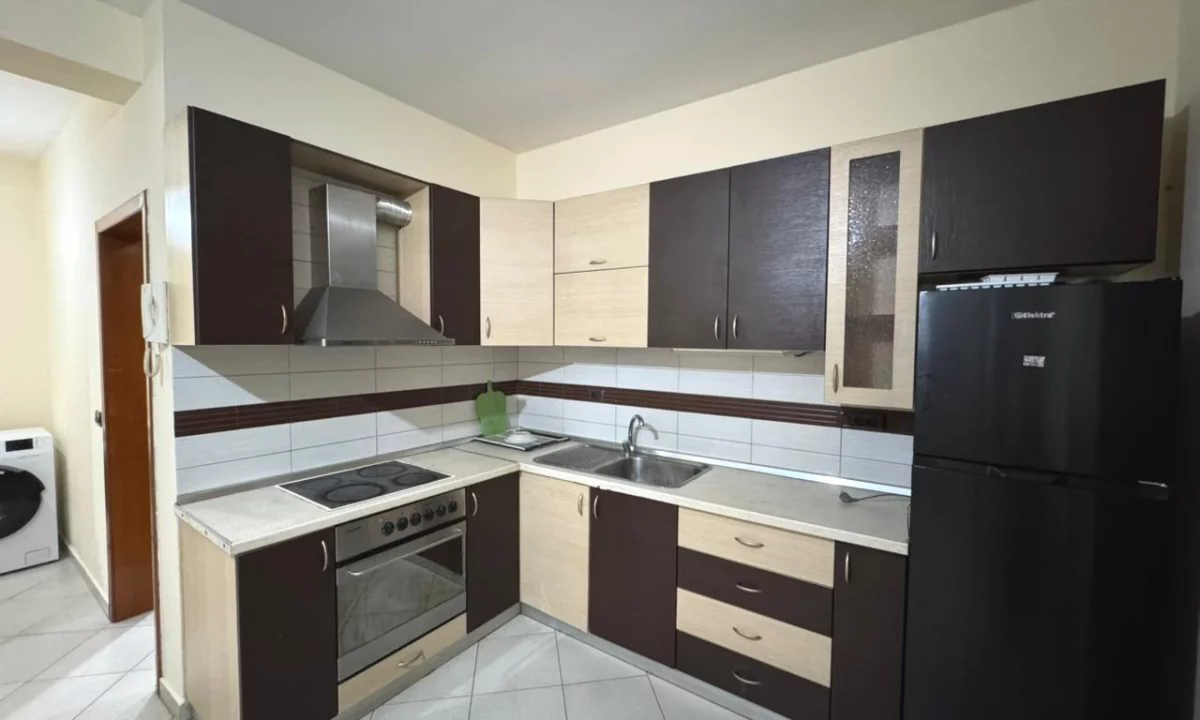 Shtepi me qera Apartament ne Tirane, 2+1, Mobilimi E mobiluar, Pagesa 400  Euro.