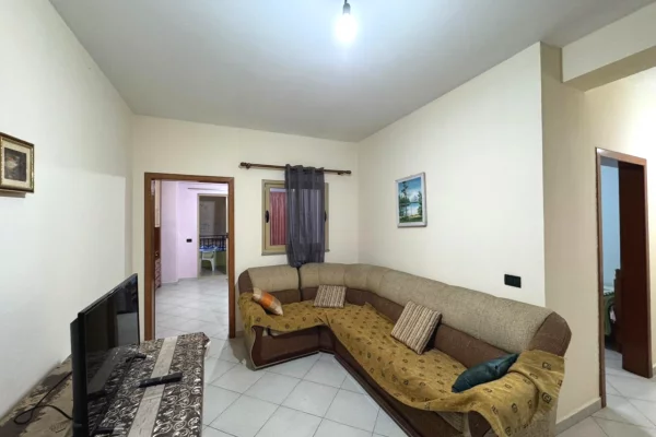 Shtepi me qera Apartament ne Tirane, 2+1, Mobilimi E mobiluar, Pagesa 400  Euro.