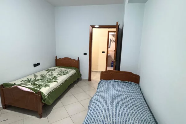 Shtepi me qera Apartament ne Tirane, 2+1, Mobilimi E mobiluar, Pagesa 400  Euro.