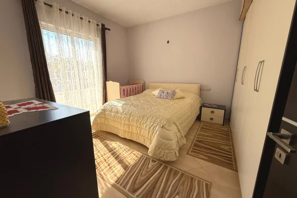 Shtepi me qera Apartament ne Tirane, 3+1, Mobilimi E mobiluar, Pagesa 650  Euro.
