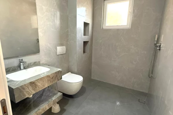 Shtepi me qera Apartament ne Tirane, 3+1, Mobilimi E mobiluar, Pagesa 650  Euro.