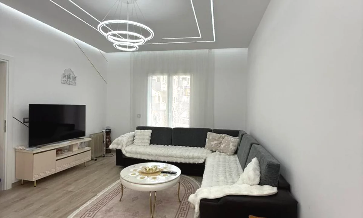 Shtepi me qera Apartament ne Tirane, 3+1, Mobilimi E mobiluar, Pagesa 650  Euro.