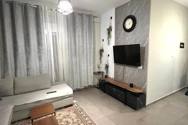 Shtepi me qera Apartament ne Tirane, 1+1, Mobilimi E mobiluar, Pagesa 450  Euro.