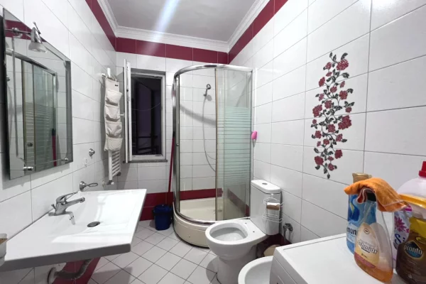 Shtepi me qera Apartament ne Tirane, 1+1, Mobilimi E mobiluar, Pagesa 500  Euro.