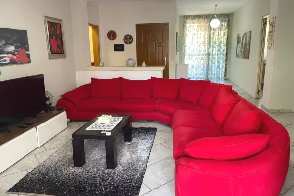 Shtepi me qera Apartament ne Tirane, 2+1, Mobilimi E mobiluar, Pagesa 650  Euro.