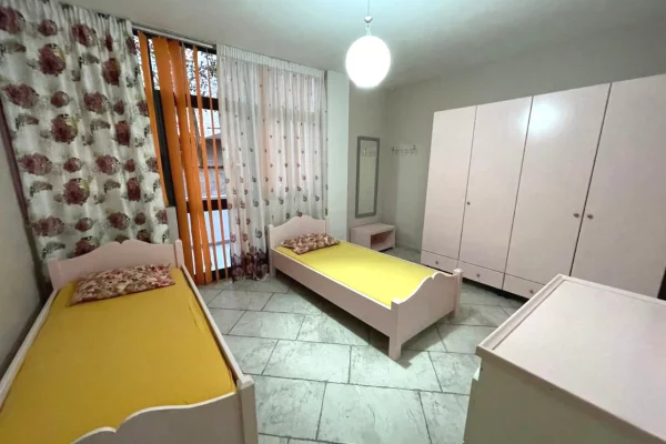Shtepi me qera Apartament ne Tirane, 2+1, Mobilimi E mobiluar, Pagesa 650  Euro.
