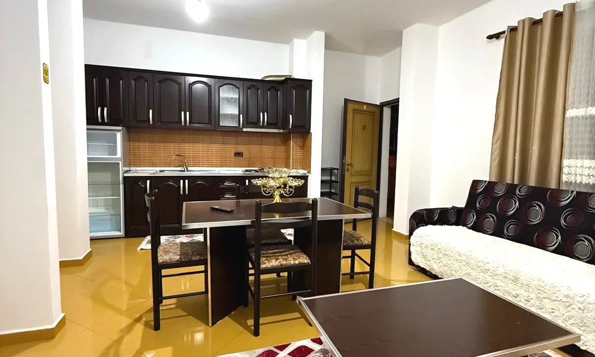 Shtepi me qera Apartament ne Tirane, 1+1, Mobilimi E mobiluar, Pagesa 450  Euro.