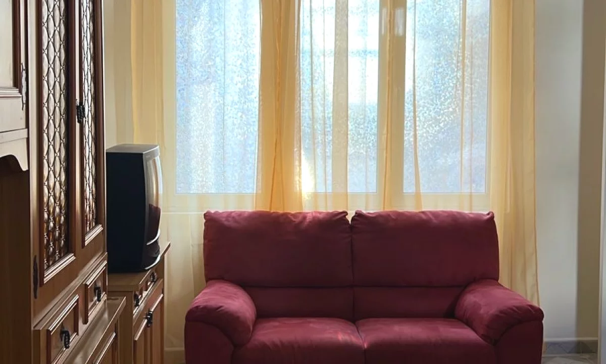 Shtepi me qera Apartament ne Tirane, 1+1, Mobilimi E mobiluar, Pagesa 420  Euro.