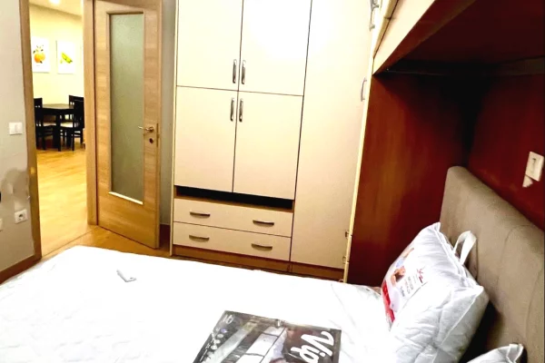 Shtepi me qera Apartament ne Tirane, 1+1, Mobilimi E mobiluar, Pagesa 550  Euro.