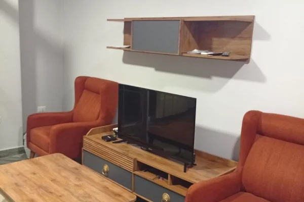 Shtepi me qera Apartament ne Tirane, 1+1, Mobilimi E mobiluar, Pagesa 550  Euro.