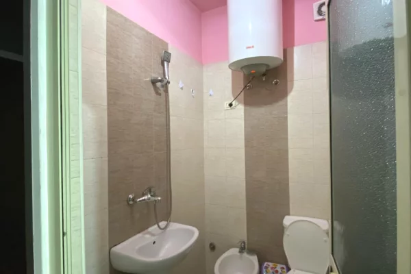 Shtepi me qera Apartament ne Tirane, Garsoniere, Mobilimi E mobiluar, Pagesa 350  Euro.